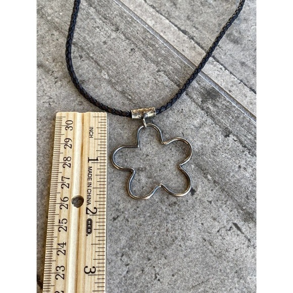 925 Silpada Necklace Flower Hammered Oxidized Pendant Black Leather ? Cord 16” - Picture 11 of 11